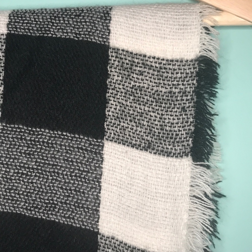 Checkered scarf - Picture 4 of 4
